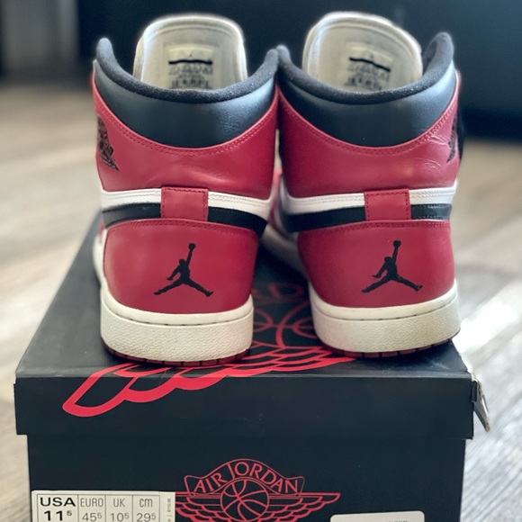 Jordan 1 Chicago - Picture 3 of 4